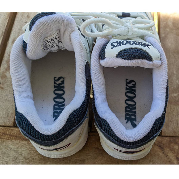 Vintage Brooks white sneakers shoes Style 71861 Women's Size 6 - Picture 6 of 9